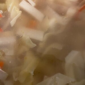 野菜と豚肉のコンソメスープ